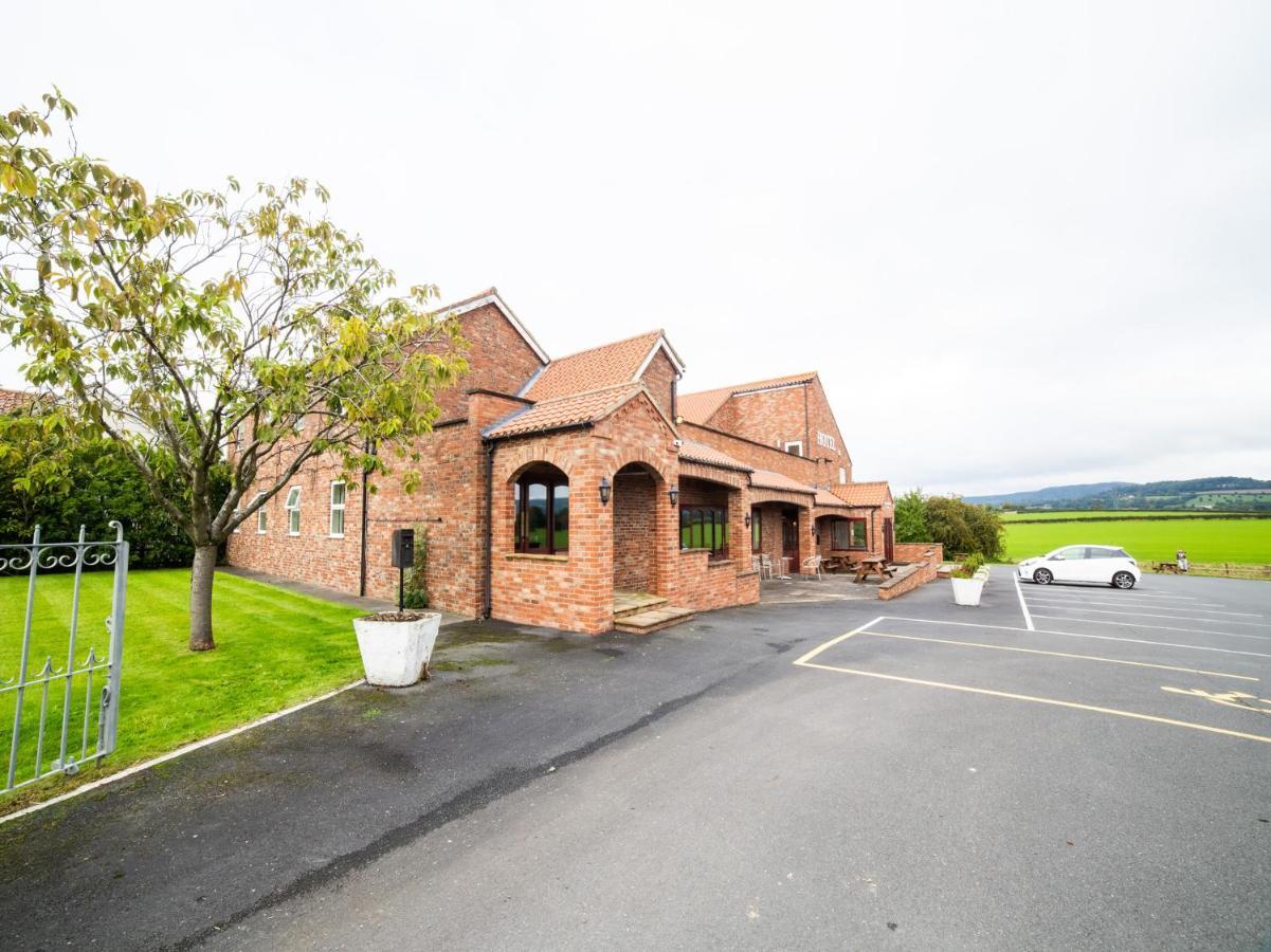 Oyo White Horse Lodge Hotel, East Thirsk Bagby Exterior photo