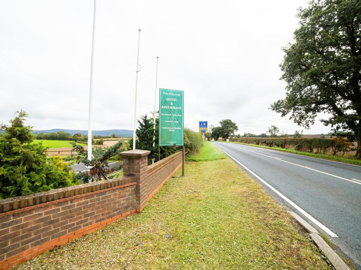 Oyo White Horse Lodge Hotel, East Thirsk Bagby Exterior photo